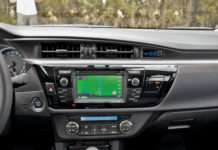 Седан Toyota Yaris оновився. Але залишився «Маздою»