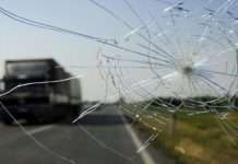 Лобове скло автомобіля: Ремонт або заміна