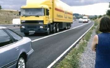 Що робити якщо автомобіль зламався на шосе