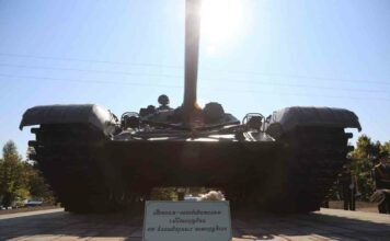 У новогрудці встановили пам’ятник сучасному танку т-72