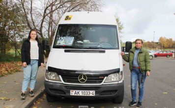 Це не жарти, вони працюють в маршрутці – як мама і дочка возять пасажирів по гродно