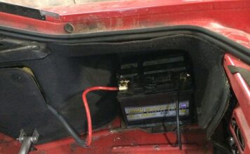 Як спритні автовласники продовжують життя акумулятора, переставляючи його в багажник