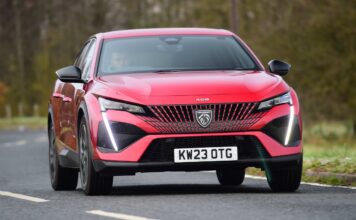 Peugeot 408 Facelift: нові деталі розкрито перед дебютом у Брюсселі