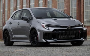 Голова Toyota Акіо Тойода Віддає перевагу Лінійці Гарячих Хетчбеків