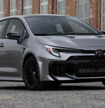 Голова Toyota Акіо Тойода Віддає перевагу Лінійці Гарячих Хетчбеків