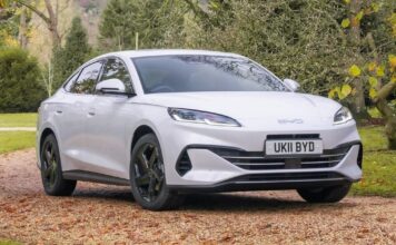 Глобальне зрушення в автопродажах: Підйом китайських автовиробників у 2025 році