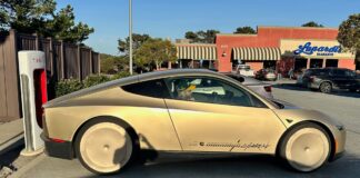 Tesla Cybercab Prototype Spotted: Volante e lacunas no painel revelam desenvolvimento contínuo