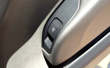 Tesla Перепроектувала Замки Дверей, Вперше Помічені у Cybercab