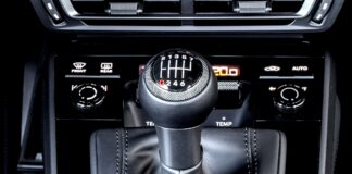 Porsche zvažuje hybridní manuální převodovku, aby udržela zapojení řidiče