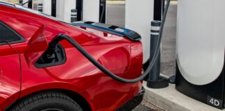 Stellantis EVs Mendapatkan Akses Supercharger Tesla, Dengan Persyaratan Adaptor $230
