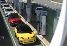 Уряд Великобританії Відхиляє Заклики до Прискорення Перегляду Цілей з продажу електромобілів