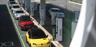 Governo do Reino Unido rejeita apelos para acelerar a revisão da meta de vendas de veículos elétricos