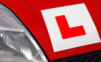 AA і BSM зобов’язані повернути тисячі фунтів учням через приховані збори за бронювання