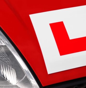 AA і BSM зобов’язані повернути тисячі фунтів учням через приховані збори за бронювання