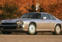 Невблаганна чарівність Jaguar XJR-S: Відродження високопродуктивного монстра
