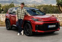 Огляд Toyota RAV4: Удосконалений «силовик» з неоднозначним інтер’єром