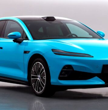 Гонка потужностей Denza: новий седан Z9 обходить свого попередника