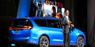 Chrysler parie gros sur la mini-fourgonnette dans un marché en baisse