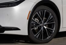 Чому Toyota Prius 2023 року – найрозумніший вибір серед гібридів, що були у використанні.