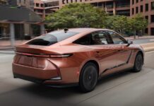 Lexus ES займає трон