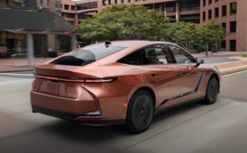 Lexus ES займає трон