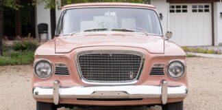 Le Studebaker rose qui ne suivra pas les règles