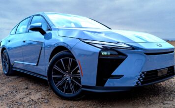 Спадщина V8 від Lexus проти майбутнього на батареях