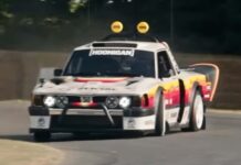 Travis Pastrana verscheurt Goodwood in de Subaru Brataroo