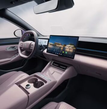 BYD Qin Max: коли з’явиться швидка зарядка в автосалонах?