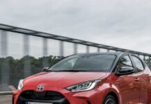 Toyota Yaris Hybrid 2021 e-CVT: Реальна продуктивність та технології в комплектації Passion